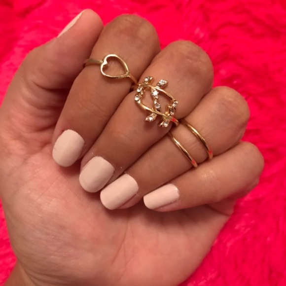 Jewelry - NEW Heart and Leaves 4-Piece Midi/Knuckle Ring Set Jewelry - NEW Heart and Leaves 4-Piece Midi/Knuckle Ring Set